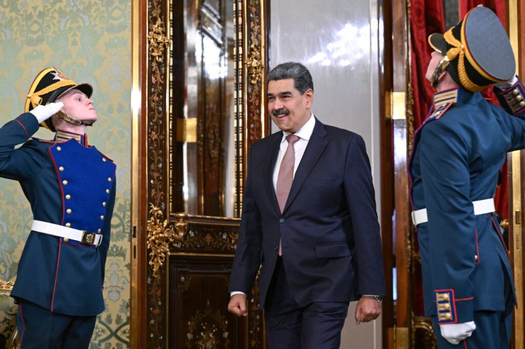 Presidente de la República Bolivariana de Venezuela, Nicolás Maduro, entrando al Salón Verde del Gran Palacio del Kremlin, Federación de Rusia.