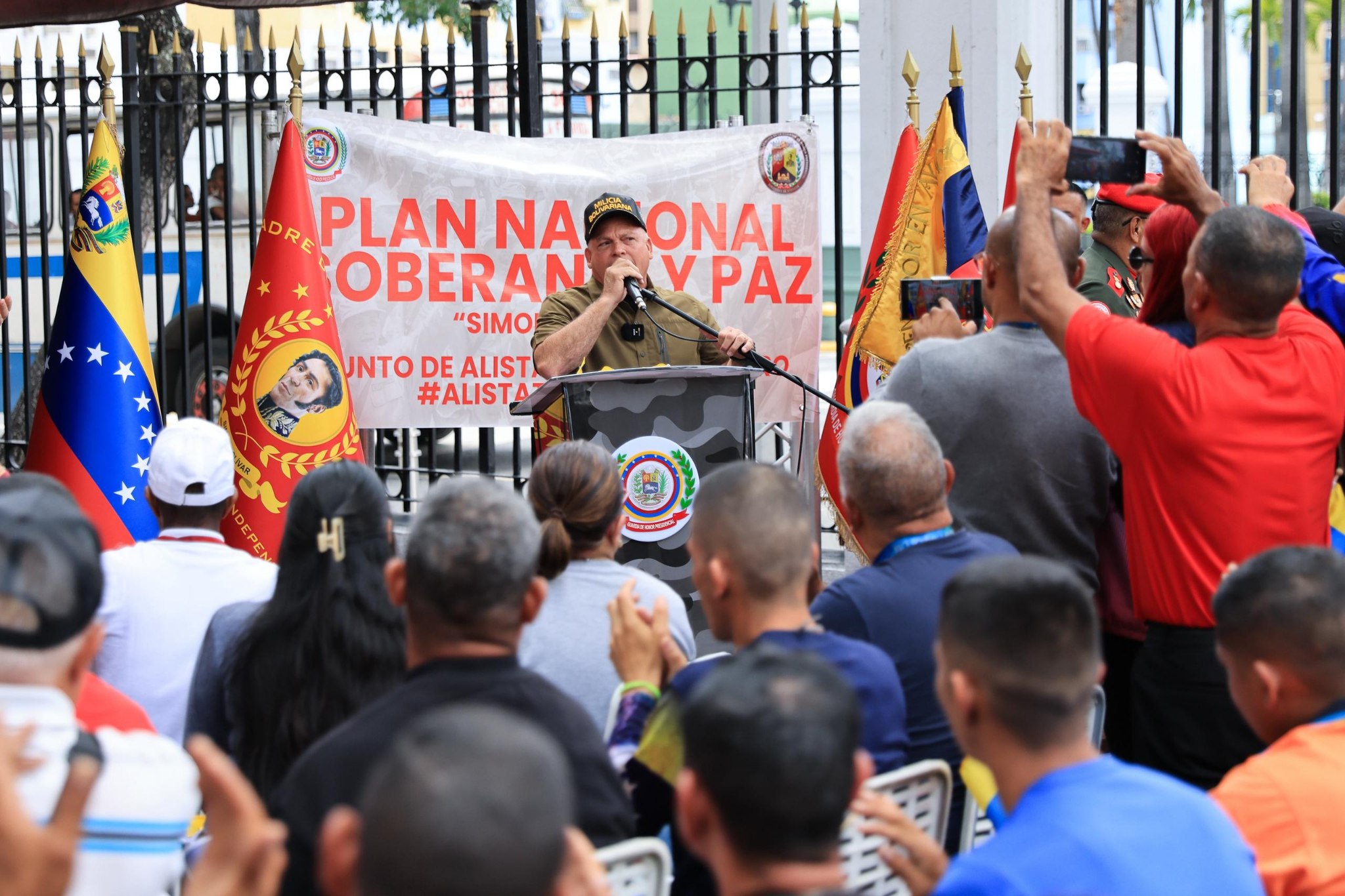 Pueblo se alista en la Milicia Bolivariana contra el imperialismo norteamericano en jornada nacional