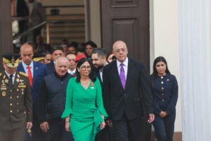 photo_5107180169440463833_y