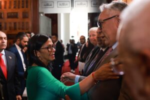 photo_5107180169440463844_y