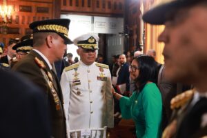 photo_5107180169440463845_y