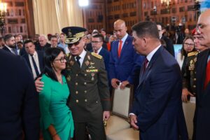 photo_5107180169440463846_y